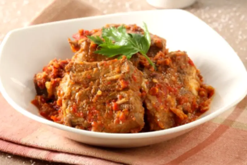 Penyet Daging Bakar Rica-Rica, Kreasi Premium Lauk Penyet