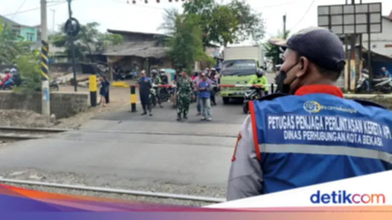 Perlintasan Sebidang Bekasi Kini Dijaga Petugas KAI