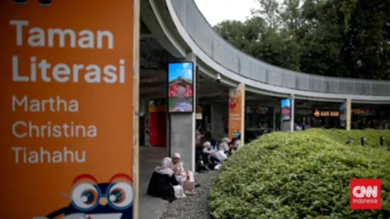 Pesona Taman Literasi Martha Tiahahu dan Fenomena 'Dikit-dikit ke Blok M'