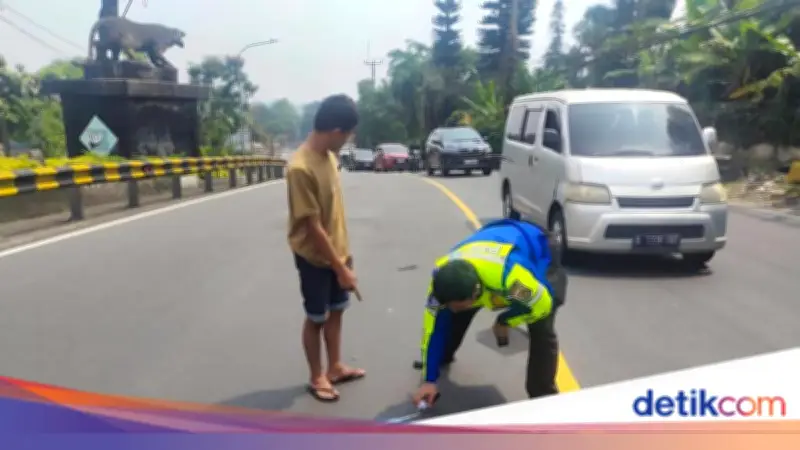 Pikap Tabrak Dua Motor di Tanjakan Selarong Puncak Bogor, Tiga Luka