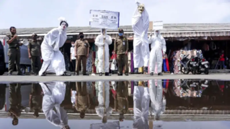 Pocong Jadi-jadian Ditangkap Warga di Tangerang, Polisi Selidiki Video Viral