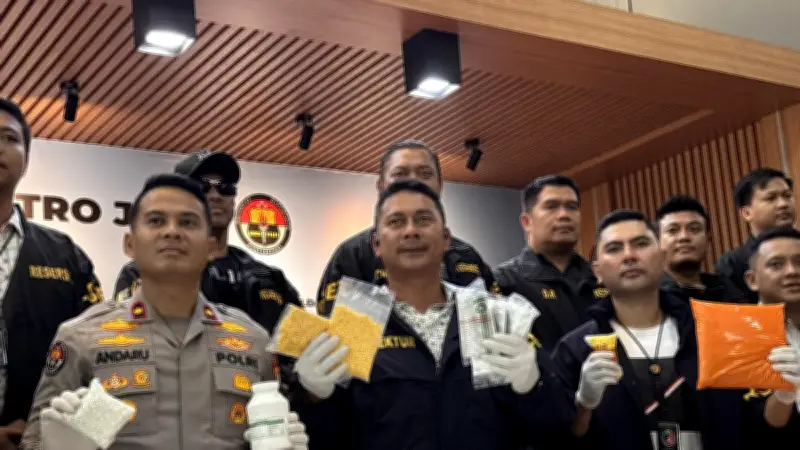 Polda Bongkar Toko Kosmetik Kedok Peredaran Obat Keras Ilegal di Bekasi