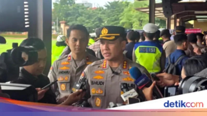 Polda Metro dan Kodam Jaya Beri Pelayanan Humanis ke Massa Unras Hardiknas