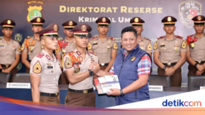 Polda Metro Jaya Perkuat Literasi Hukum Taruna Akpol dengan Buku Referensi Terbaru