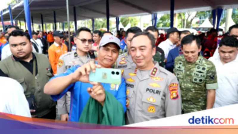 Polda Sumsel Kawal Aksi Damai 416 Buruh May Day 2026, Potong Tumpeng Bersama