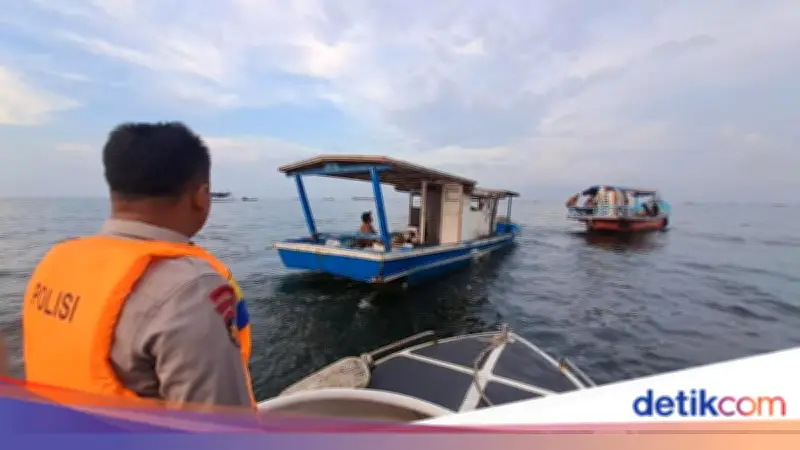 Polisi Evakuasi 11 Pemancing Hampir Tenggelam Akibat Kapal Bocor di Jakut