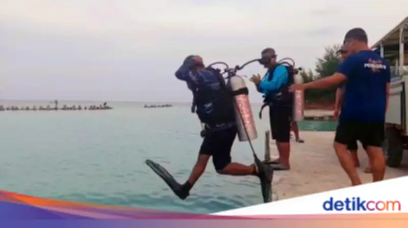 Polisi Selam Cari Ponsel Wisatawan Jatuh di Laut Pulau Pari