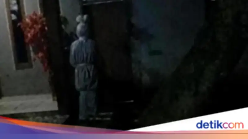 Polisi Selidiki Motif 'Pocong' Teror Rumah Warga di Cibinong Bogor