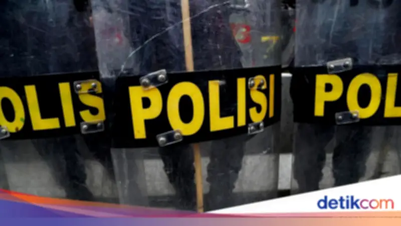 Polisi Tangkap 11 Orang saat Patroli di Jakpus, Sita Ribuan Tramadol dan Sajam