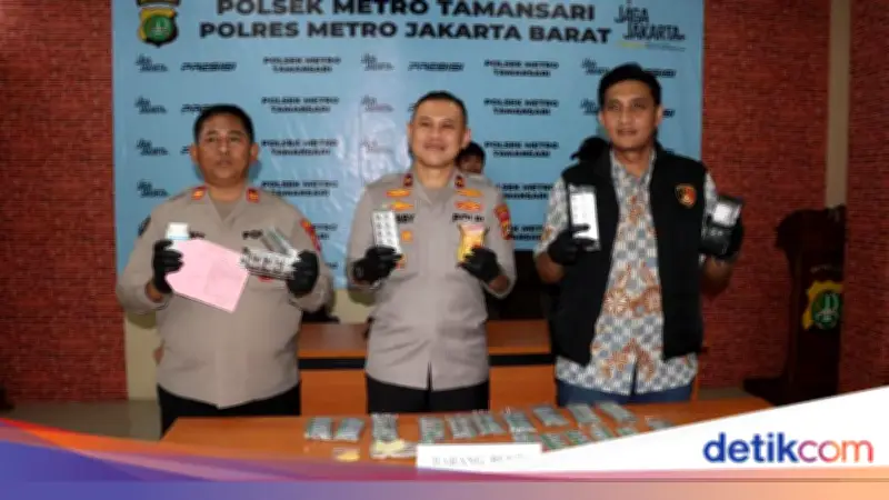 Polisi Tangkap Penjual Tramadol dan Hexymer Berkedok Warung Sembako di Jakbar