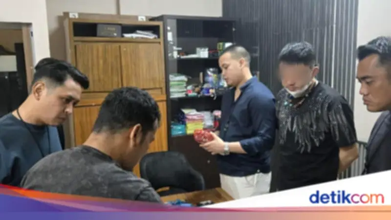 Polisi Tangkap WN China di Apartemen Jakut, Sita 2,7 Kg Cairan Narkoba