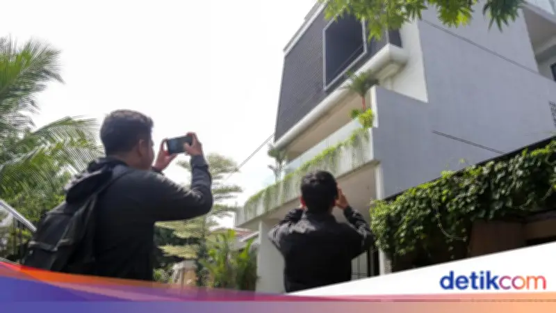 Polisi Temukan Cairan Diduga Pemicu Kebakaran Rumah Anggota BPK Haerul Saleh