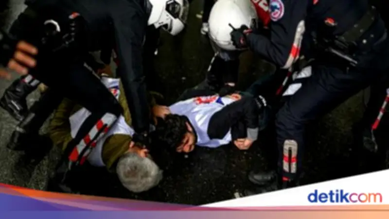 Polisi Turki Tembakkan Gas Air Mata dan Tangkap Puluhan Demonstran di Hari Buruh