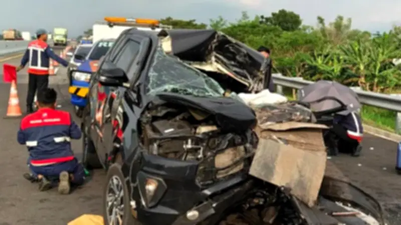 Polisi Ungkap Kronologi Kecelakaan Mobil Anggota DPR Gus Hilman di Tol Paspro Tewaskan 2 Staf