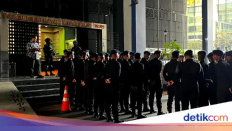 Polri Amankan Ratusan WNA Terkait Judi Online di Hayam Wuruk