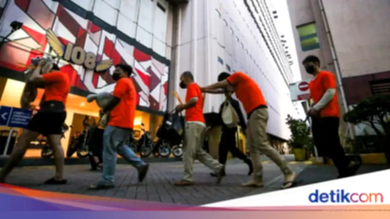 Polri Bekuk 320 WNA di Markas Judi Online Hayam Wuruk Jakarta