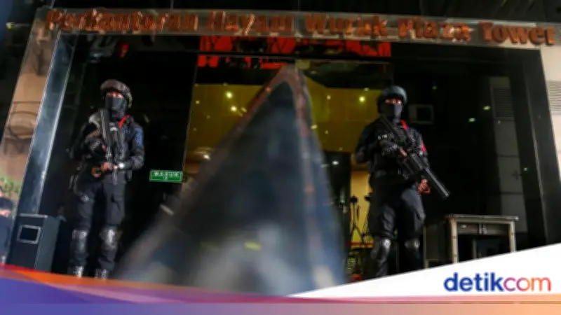 Polri Sita Brankas dan Uang Asing dari Markas Judol Hayam Wuruk