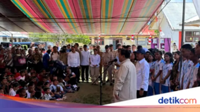 Prabowo Bagikan 180 Starlink dan 200 HP di Pulau Miangas Sulut