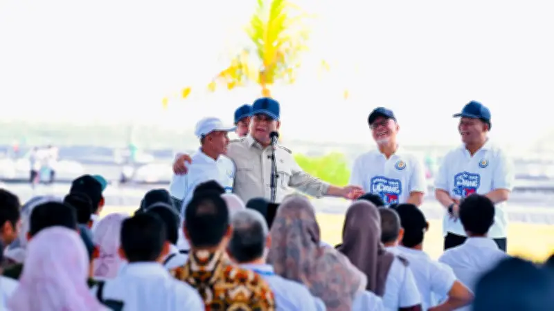 Prabowo Bercanda Reshuffle Zulhas Usai Salah Beri Informasi Nama Desa