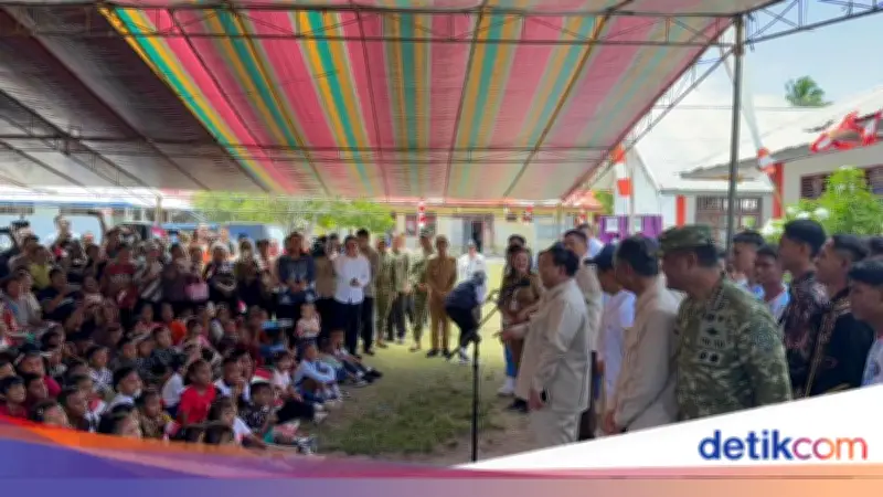 Prabowo Bersyukur ke Miangas, Janji Rawat Bandara yang Diresmikan Jokowi