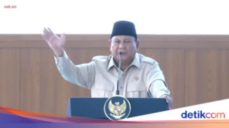Prabowo Canda soal Status WNI Verrell Bramasta di Acara Koperasi