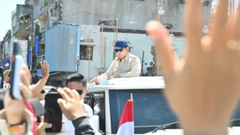 Prabowo Minta Pindad Buat Mobil Khusus Sapa Warga: Saya 75 Tahun