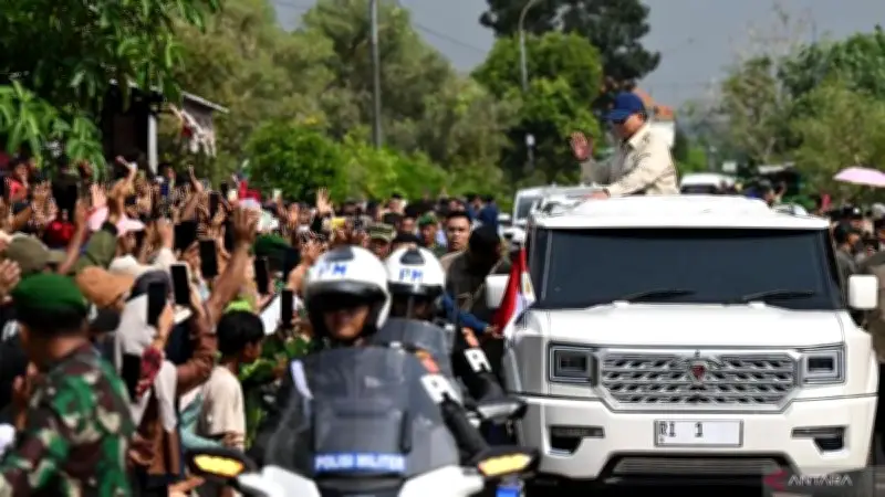 Prabowo Minta Pindad Desain Mobil Presiden Khusus Sapa Rakyat