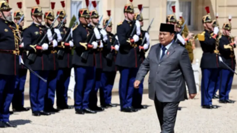 Prabowo Mulai Kunjungan Kenegaraan di Paris, Disambut di Istana Elysee
