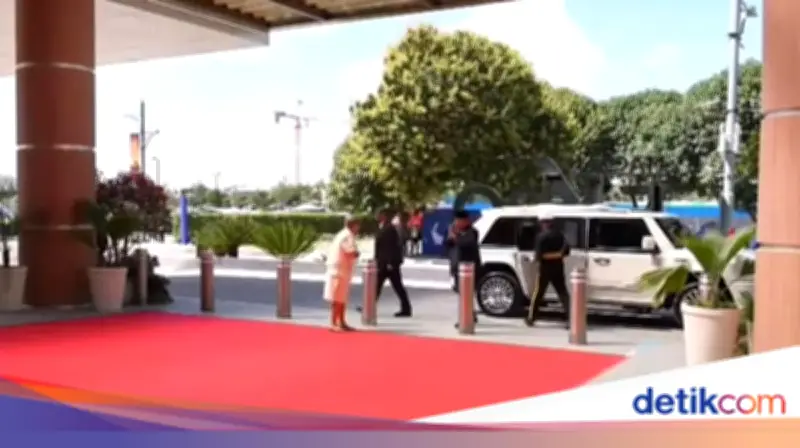 Prabowo Naik Maung Garuda Hadiri Pembukaan KTT ke-48 ASEAN di Cebu, Filipina