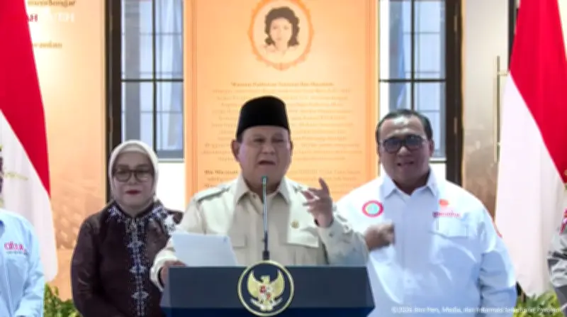 Prabowo Puji Mentan Amran dan Candai Wajah Hitam karena di Sawah