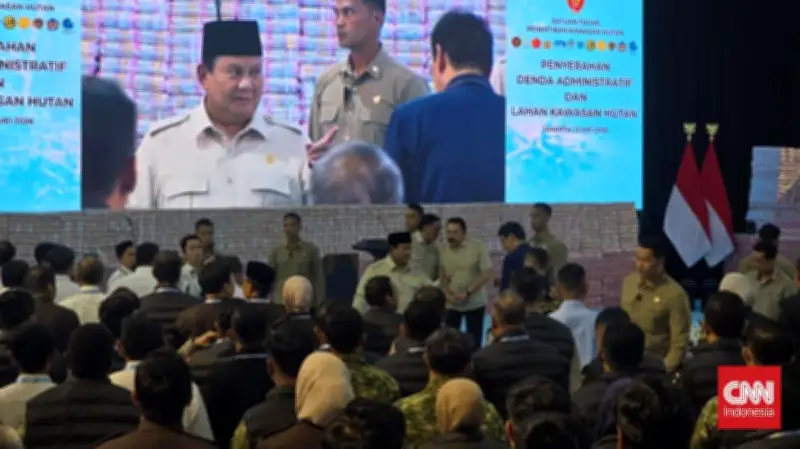 Prabowo Sindir Birokrat Sengaja Persulit Izin Demi Cari Uang