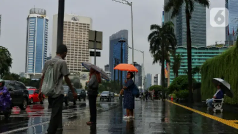 Prakiraan Cuaca Hari Ini: Jakarta hingga Semarang Berpotensi Hujan Ringan