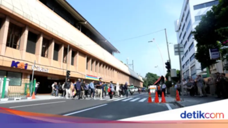 Pria Mabuk Lecehkan Wanita di Stasiun Cikini, Dihajar Warga Lalu Diserahkan ke Polisi