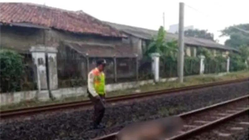 Pria Tanpa Identitas Tewas Tertabrak KRL di Lenteng Agung