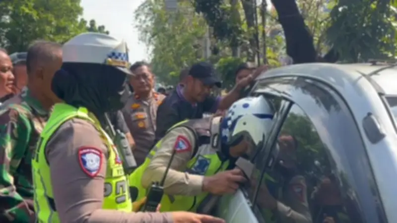 Pria Tewas Membiru dalam Mobil di Cengkareng, Polisi Temukan Obat-obatan