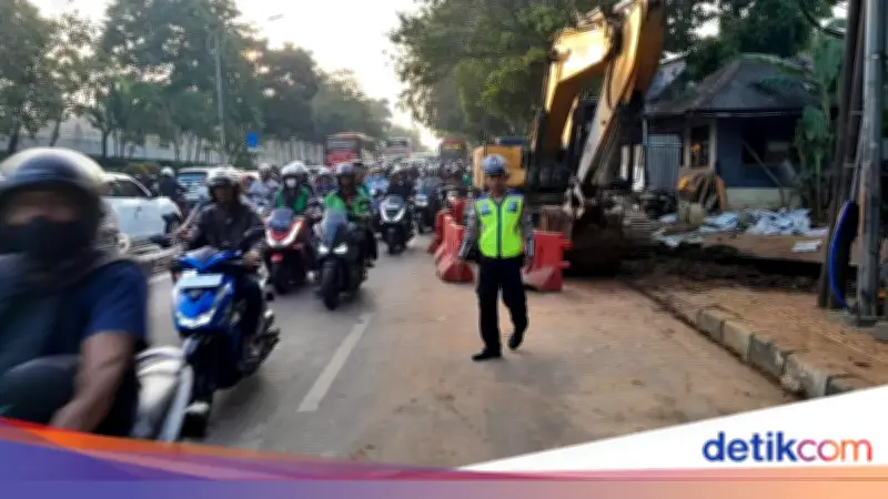 Proyek Galian di TB Simatupang Jaksel Picu Kemacetan Pagi Ini