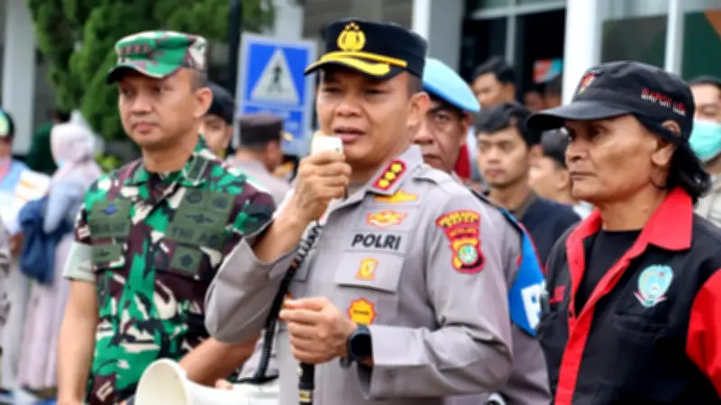 Ratusan Personel Gabungan Kawal Peringatan Hari Buruh di Depok