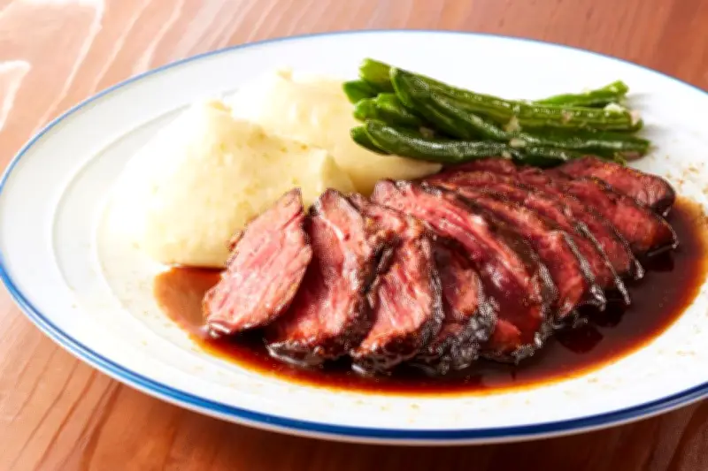 Resep Bistik Daging Sapi Empuk Saus Gurih Manis ala Rumahan
