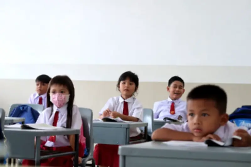 Sepatu Rp 27 Miliar dan Sesat Pikir Pendidikan Berseragam