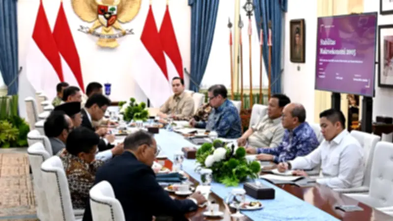 Seskab Teddy Ungkap Isi Pertemuan Prabowo dengan Tokoh Ekonomi