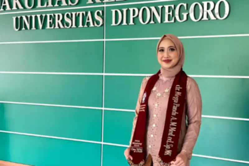 Sosok Dokter Mega Lulus Spesialis Mikrobiologi Undip Raih IPK 4,00