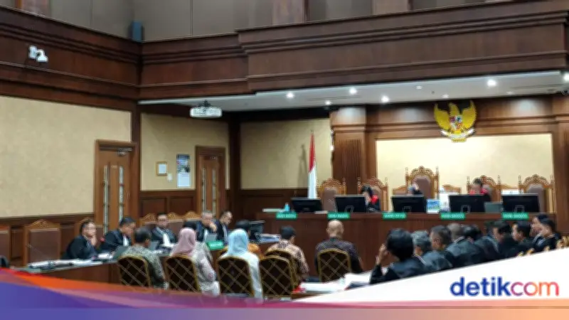 Sultan Kemnaker Menangis di Sidang, Akui Ikut Perintah Pimpinan