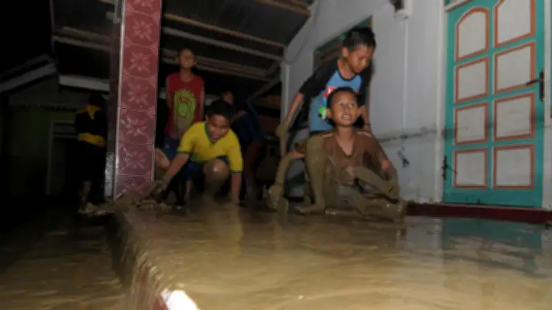 Tanggul Sungai di Poso Jebol, 25 Rumah Terendam Banjir
