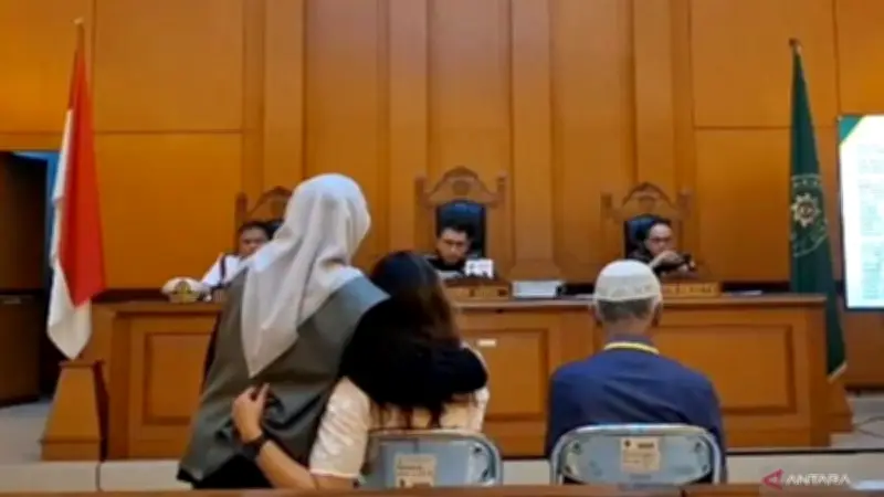 Tangis Istri Kacab Bank Pecah di Sidang: Sakit Ini Akan Terasa Seumur Hidup