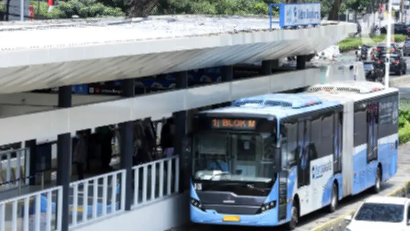 Tawuran di Klender Ganggu Layanan TransJakarta, Penumpang Alami Keterlambatan