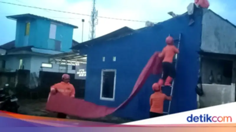 Tiga Rumah di Gunung Putri Bogor Rusak Akibat Angin Kencang