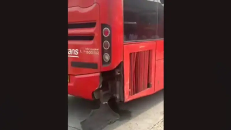 TransJakarta Nonaktifkan Pramusapa Imbas Tabrakan Dua Bus di Depo Kampung Rambutan