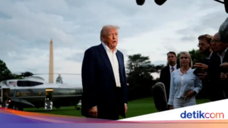 Trump Bangun Panggung Raksasa di Gedung Putih untuk UFC di Hari Ultahnya