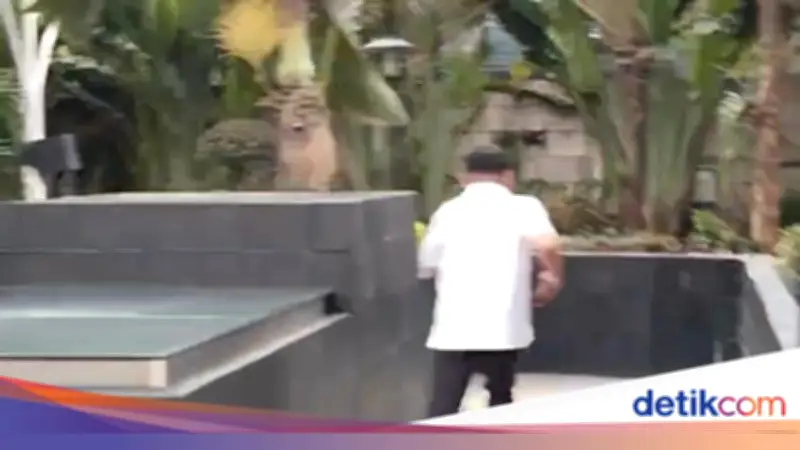 Usai Diperiksa KPK, PNS Bea Cukai Ahmad Dedi Lari Hindari Wartawan