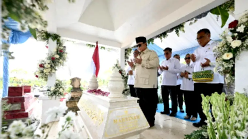 Usai Resmikan Museum, Presiden Prabowo Ziarah ke Makam Marsinah di Nganjuk